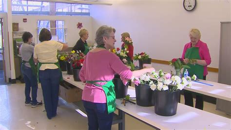 'Flower power': Retirees turn discarded floral remnants into bouquets of beauty to uplift others